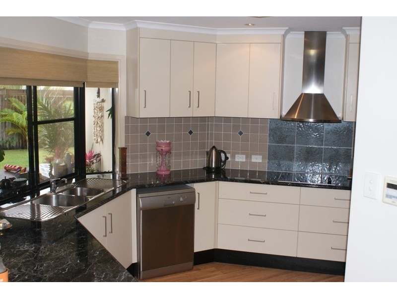 3 Dominique Drive, Glenella QLD 4740