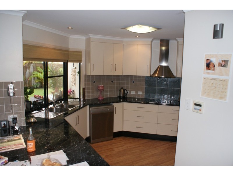 3 Dominique Drive, Glenella QLD 4740