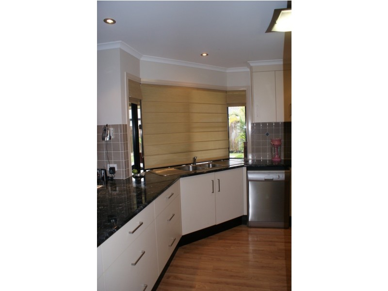 3 Dominique Drive, Glenella QLD 4740