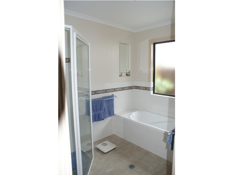 3 Dominique Drive, Glenella QLD 4740