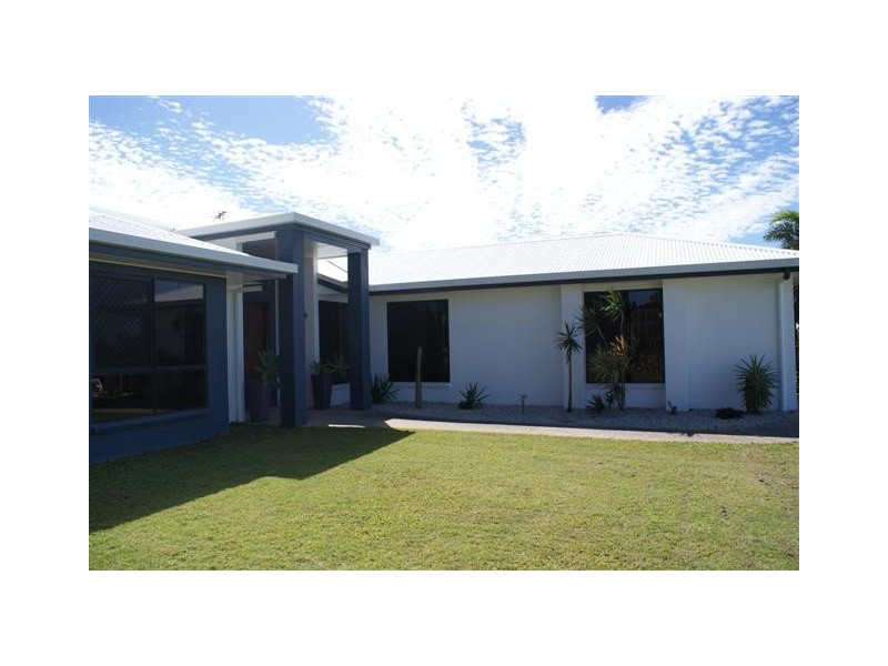 8 Cosford Drive, Eimeo QLD 4740