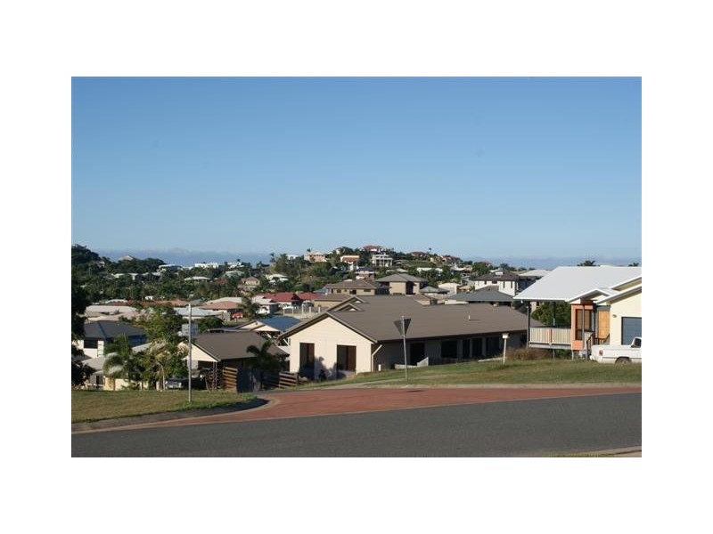 8 Cosford Drive, Eimeo QLD 4740