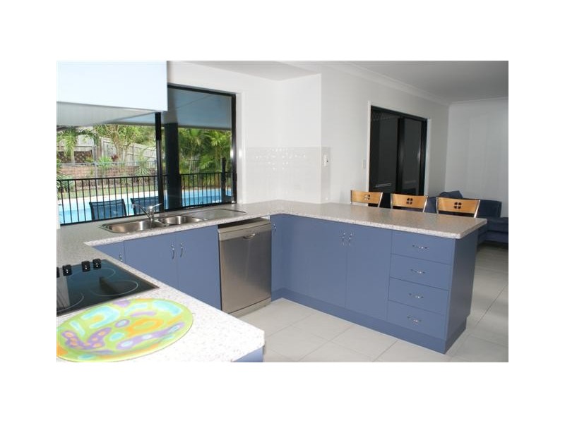 8 Cosford Drive, Eimeo QLD 4740