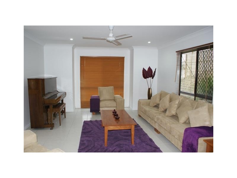 8 Cosford Drive, Eimeo QLD 4740