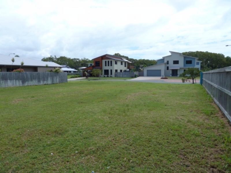 16 Turtle Place, Mackay QLD 4740