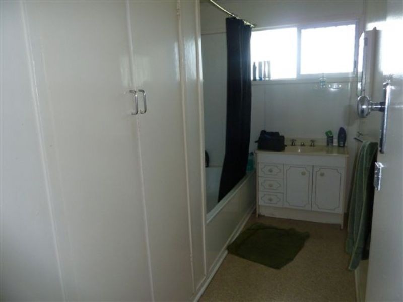 11 Shannon Crescent, Dysart QLD 4745