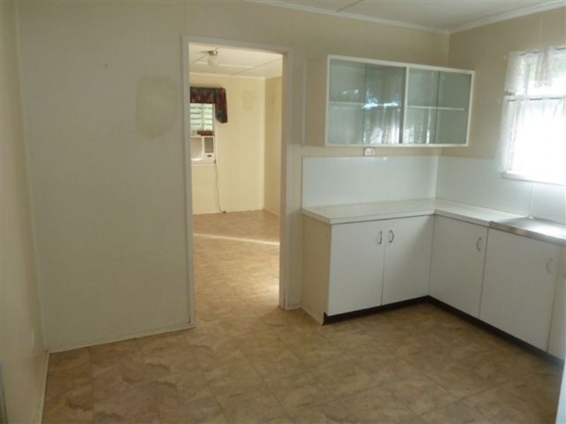 10 FRASER CRT, Dysart QLD 4745