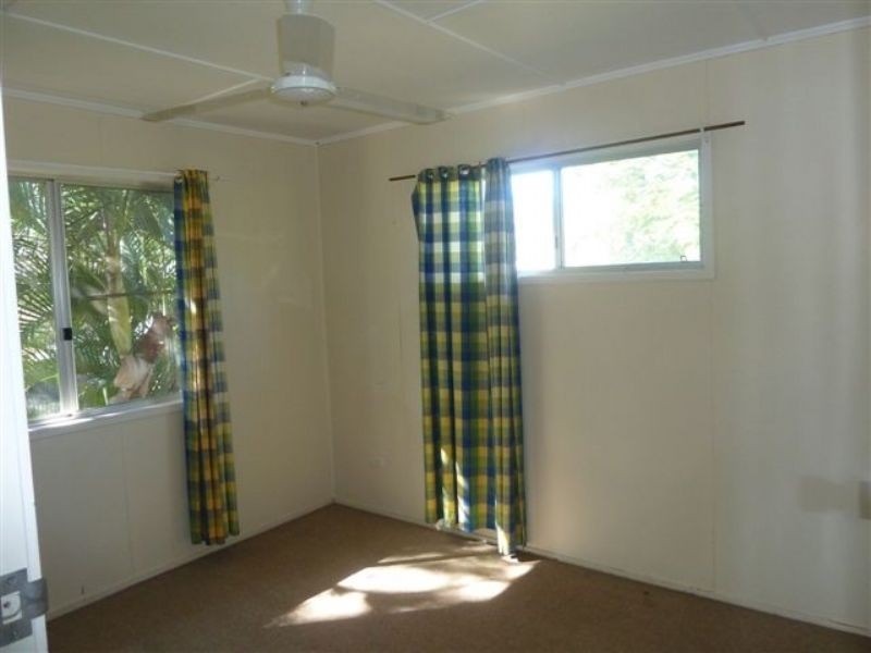 10 FRASER CRT, Dysart QLD 4745