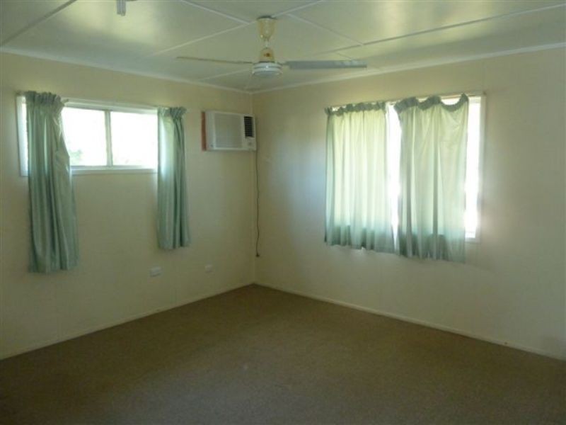 10 FRASER CRT, Dysart QLD 4745