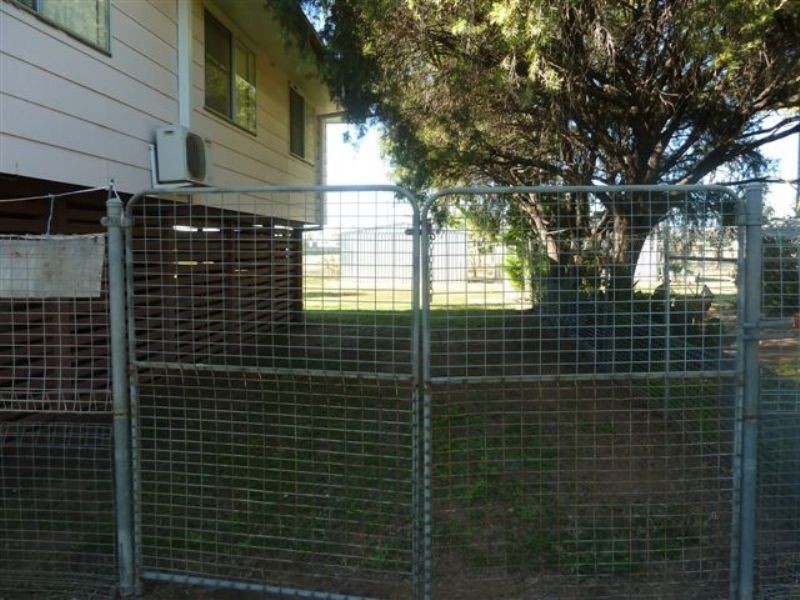 13 Hughes Street, Dysart QLD 4745