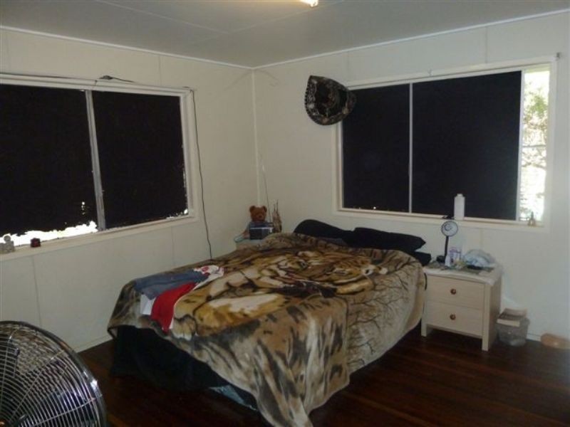 13 Hughes Street, Dysart QLD 4745