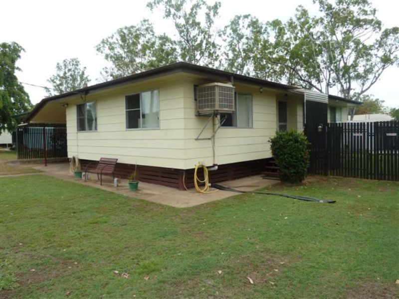 17 PERRY St, Dysart QLD 4745