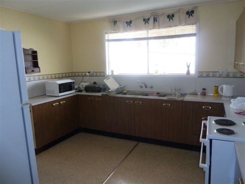 1 HUGHES STREET, Dysart QLD 4745