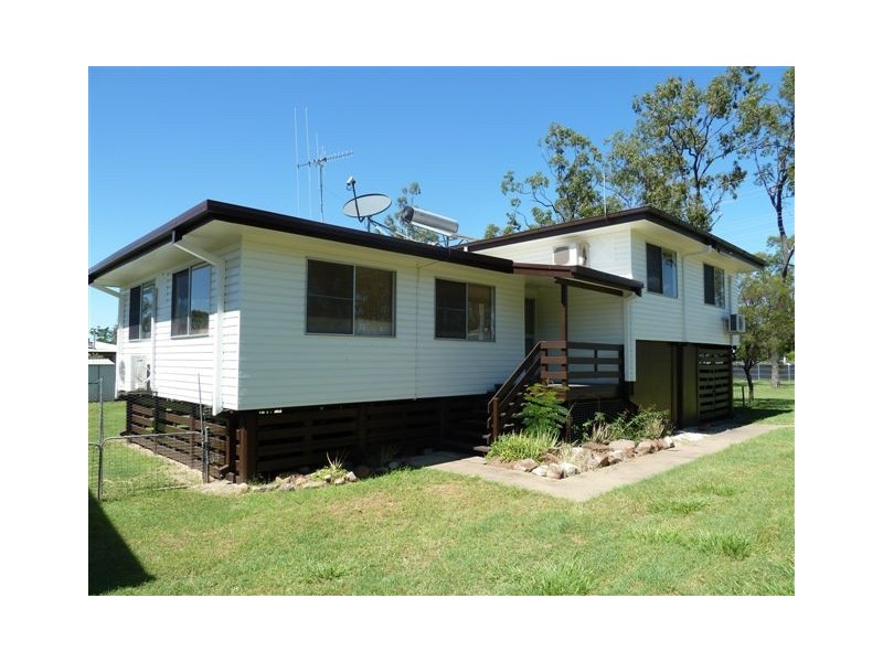 15 Cook St, Dysart QLD 4745