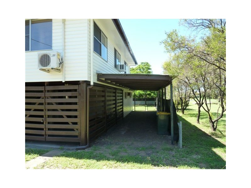 15 Cook St, Dysart QLD 4745