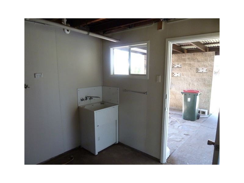 15 Cook St, Dysart QLD 4745