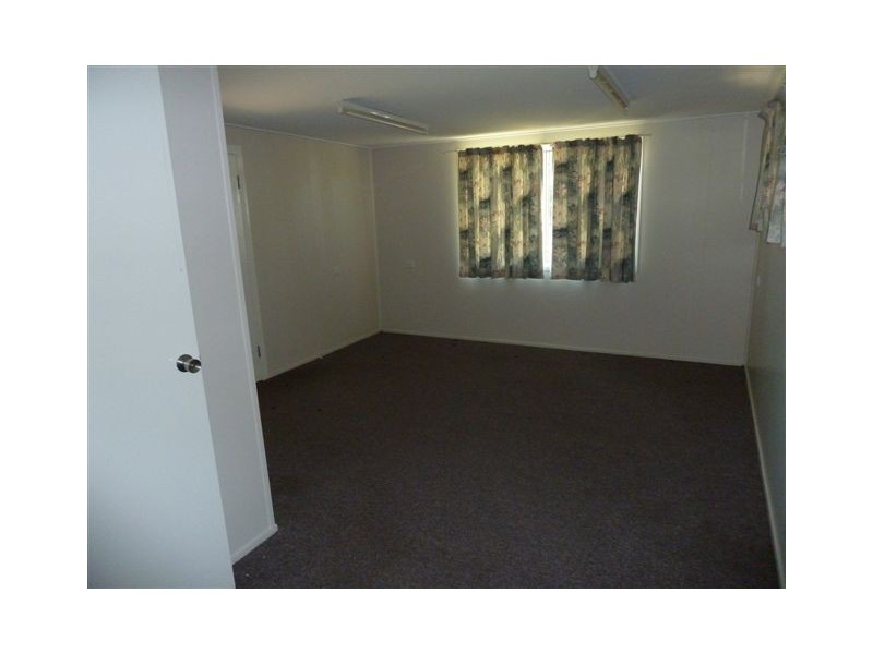 15 Cook St, Dysart QLD 4745