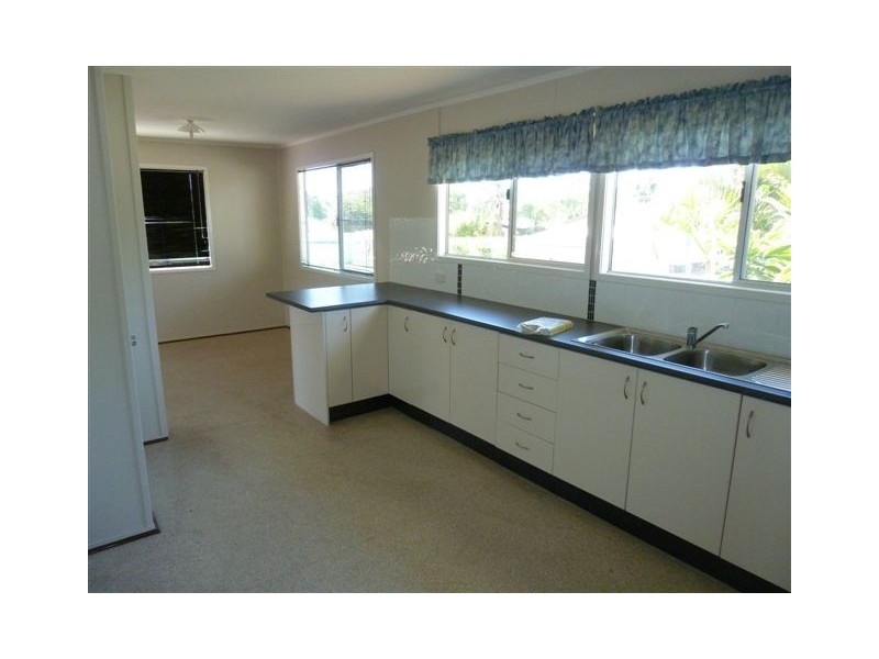 15 Cook St, Dysart QLD 4745