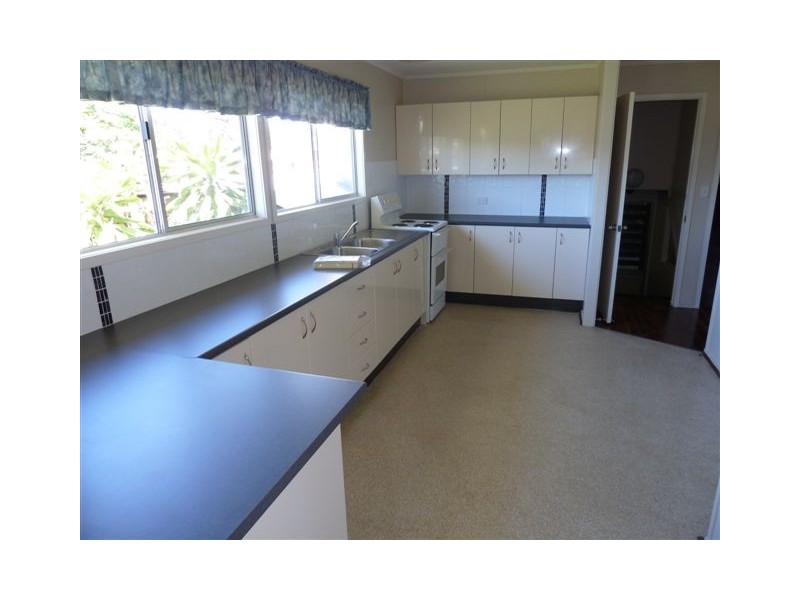 15 Cook St, Dysart QLD 4745