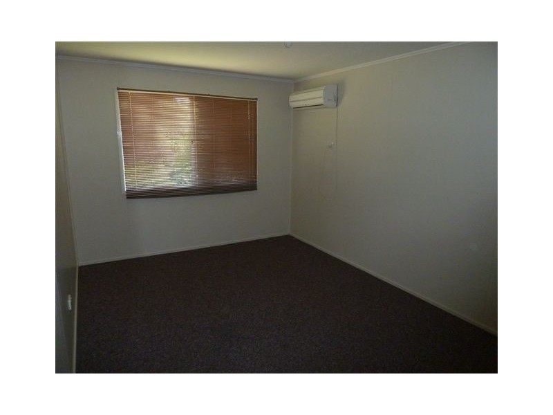 15 Cook St, Dysart QLD 4745