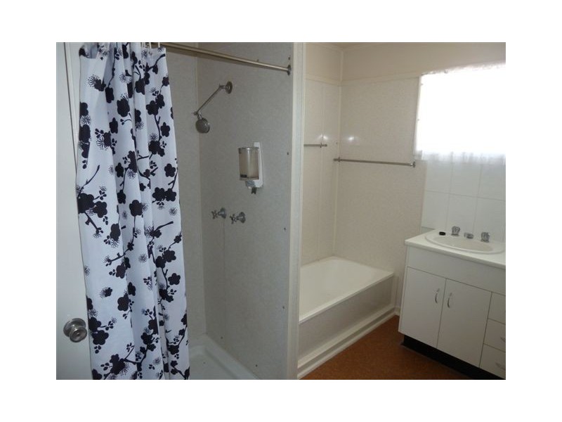 15 Cook St, Dysart QLD 4745