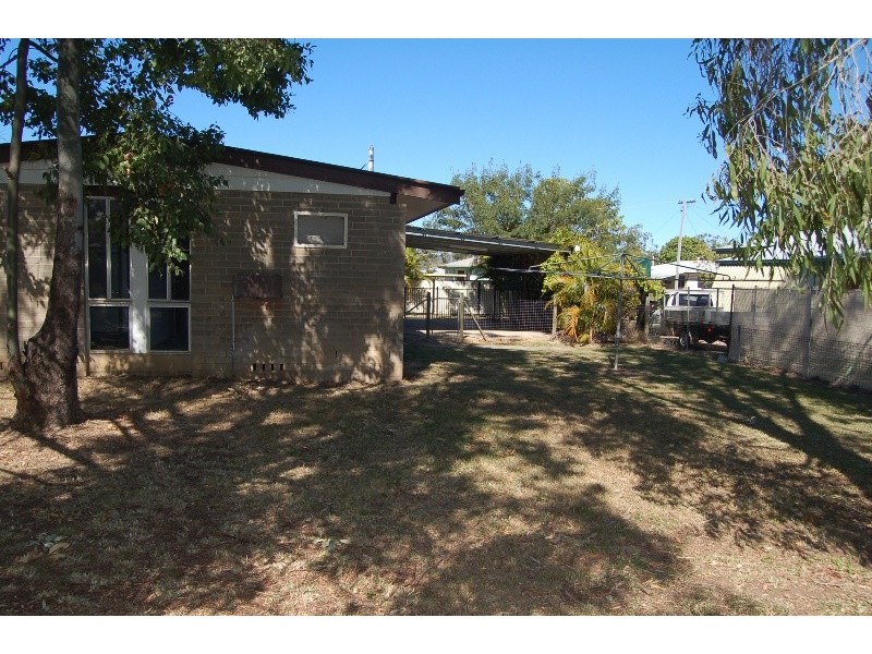 2 Perry St, Dysart QLD 4745