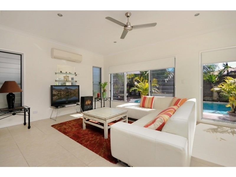 9 Cyan Place, Redland Bay QLD 4165