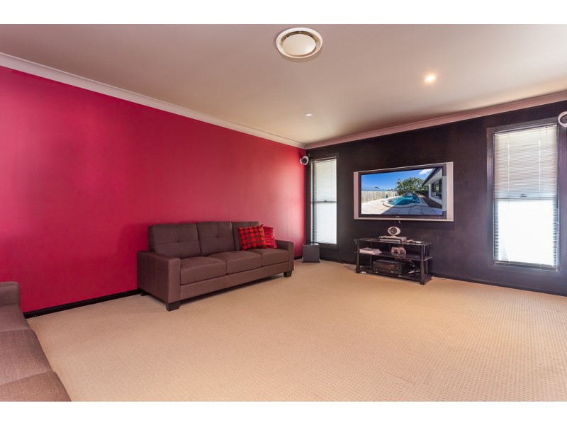 6 Poynter Street, Redland Bay QLD 4165