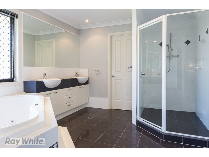 6 Poynter Street, Redland Bay QLD 4165