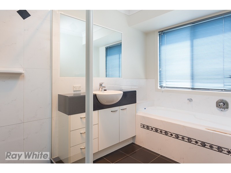 6 Poynter Street, Redland Bay QLD 4165