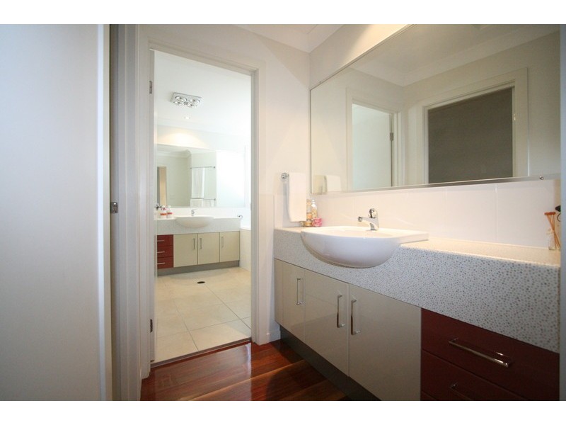 31 Bedarra Street, Redland Bay QLD 4165