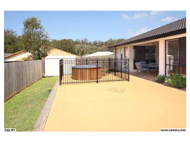 27 Caswell Crescent, Redland Bay QLD 4165