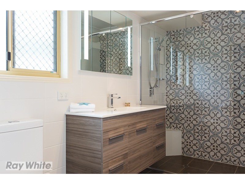 1 Bayswater Drive, Victoria Point QLD 4165