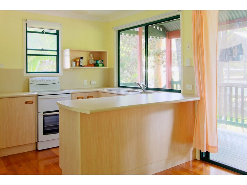 4 Pandanus Street, Coochiemudlo Island QLD 4184