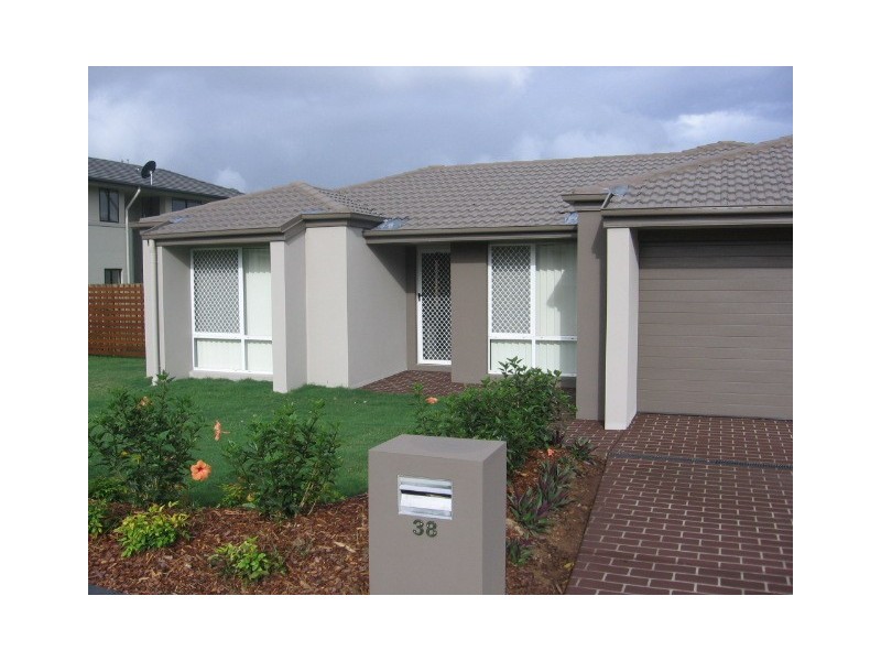 38  Azure Avenue, Redland Bay QLD 4165