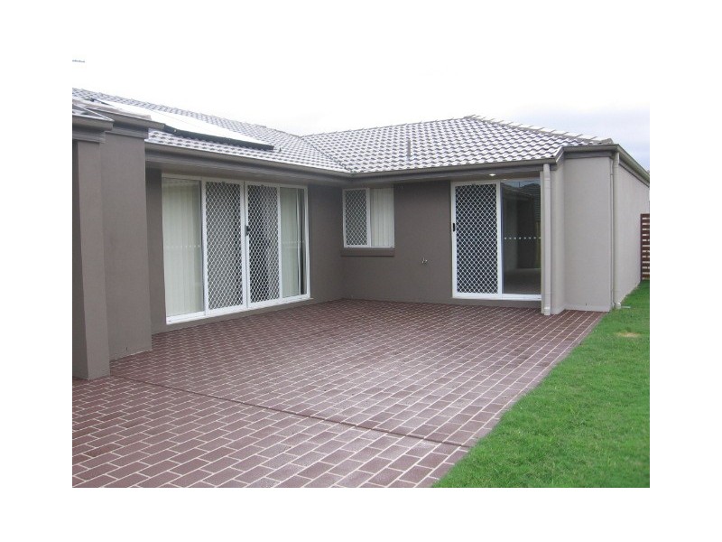 38  Azure Avenue, Redland Bay QLD 4165