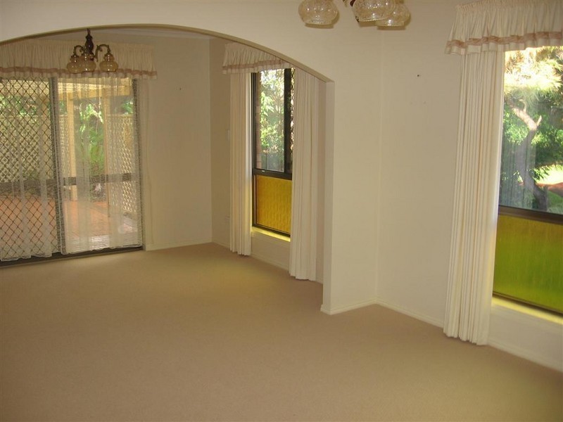 2 Vicki Place, Victoria Point QLD 4165