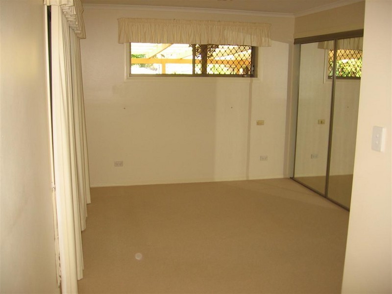 2 Vicki Place, Victoria Point QLD 4165