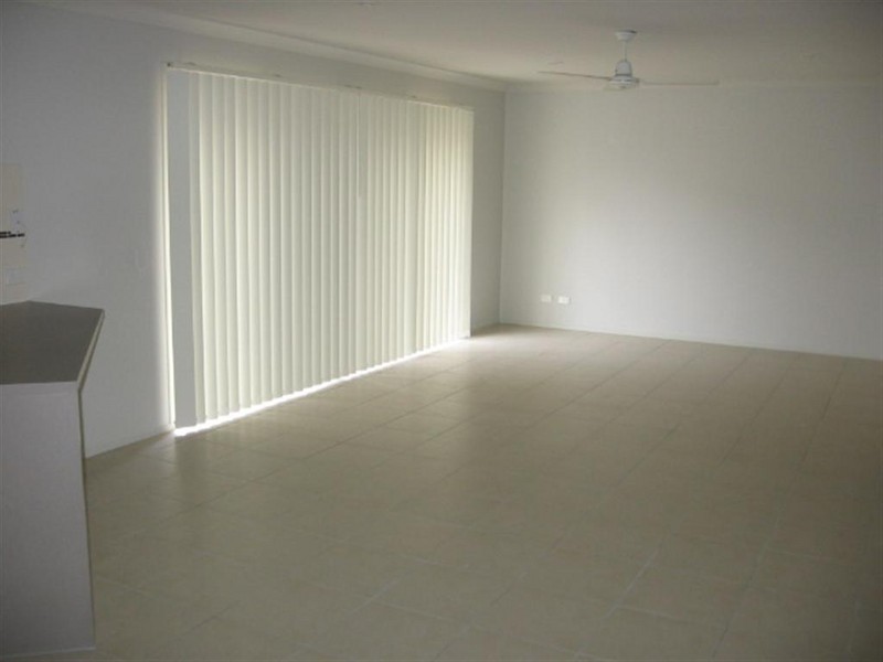 50 Azure Avenue, Redland Bay QLD 4165