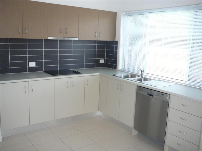 2/239 Queen St, Cleveland QLD 4163