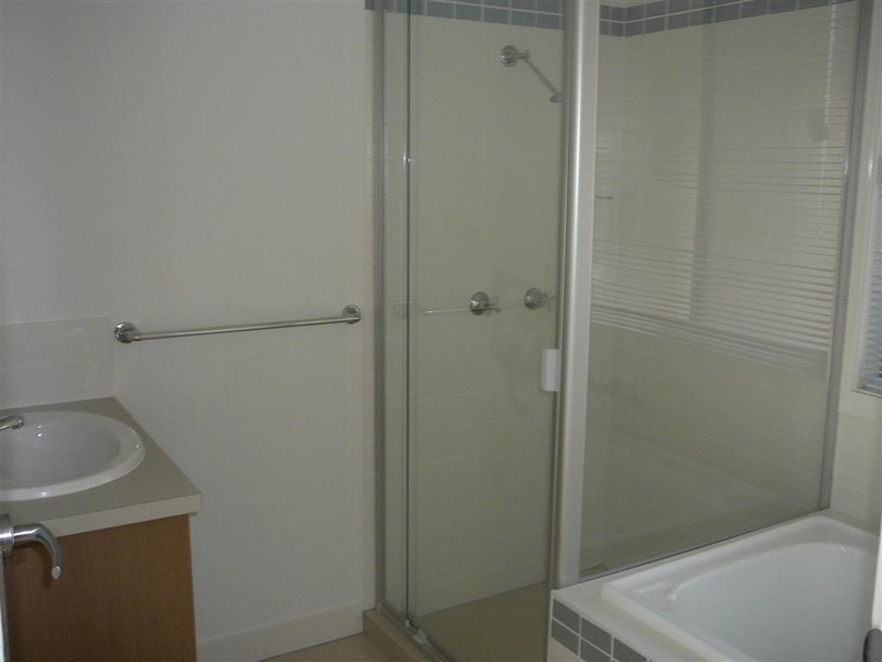 2/239 Queen St, Cleveland QLD 4163