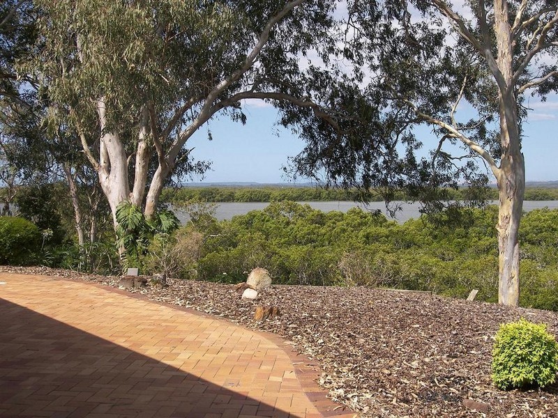 8 Vine Street, Redland Bay QLD 4165
