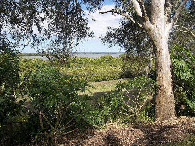 8 Vine Street, Redland Bay QLD 4165