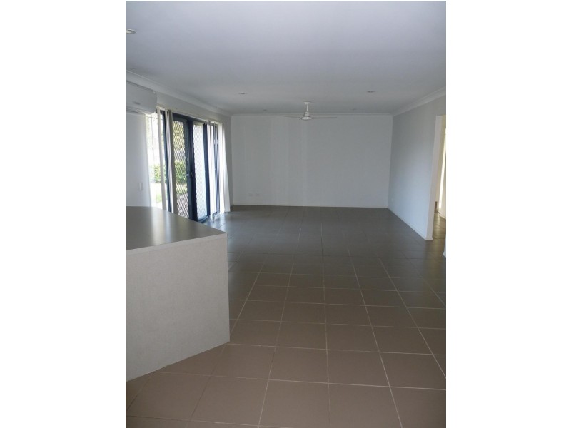 41 Aqua Crescent, Redland Bay QLD 4165