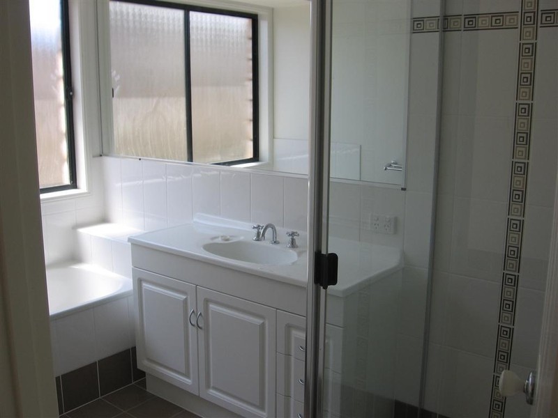 2 Anchor Place, Redland Bay QLD 4165