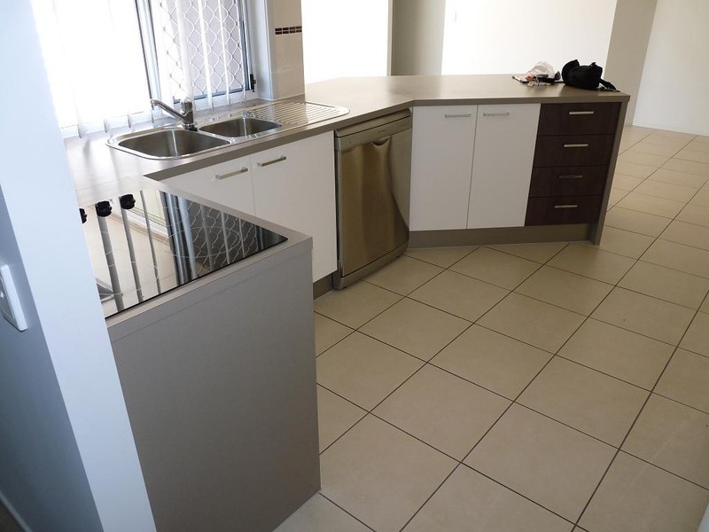 38  Azure Avenue, Redland Bay QLD 4165