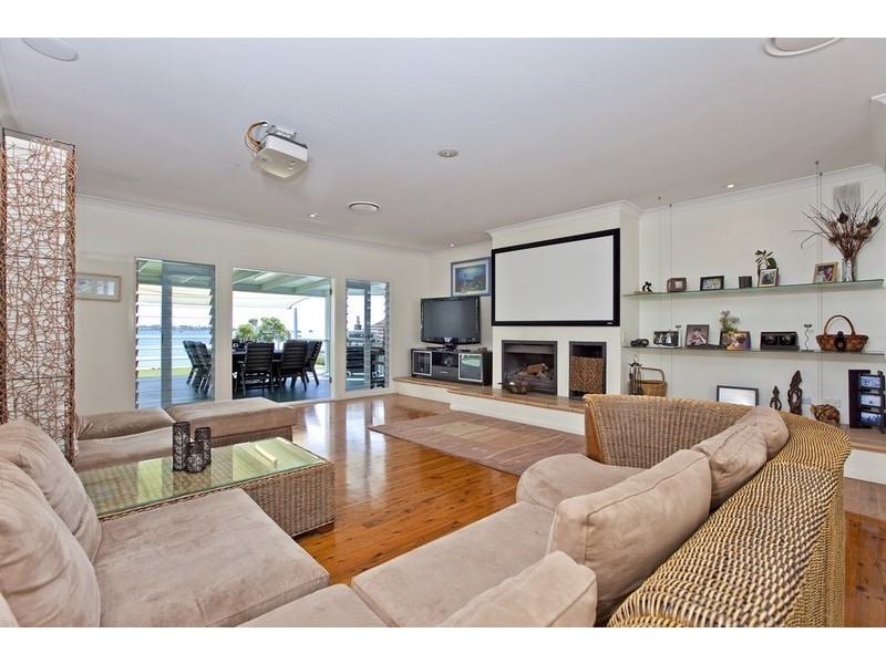 18 Colburn Ave, Victoria Point QLD 4165