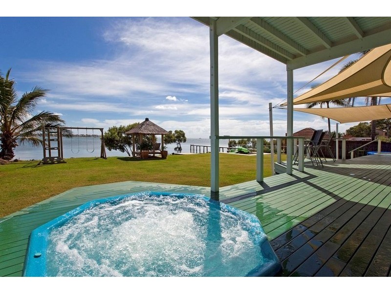 18 Colburn Ave, Victoria Point QLD 4165