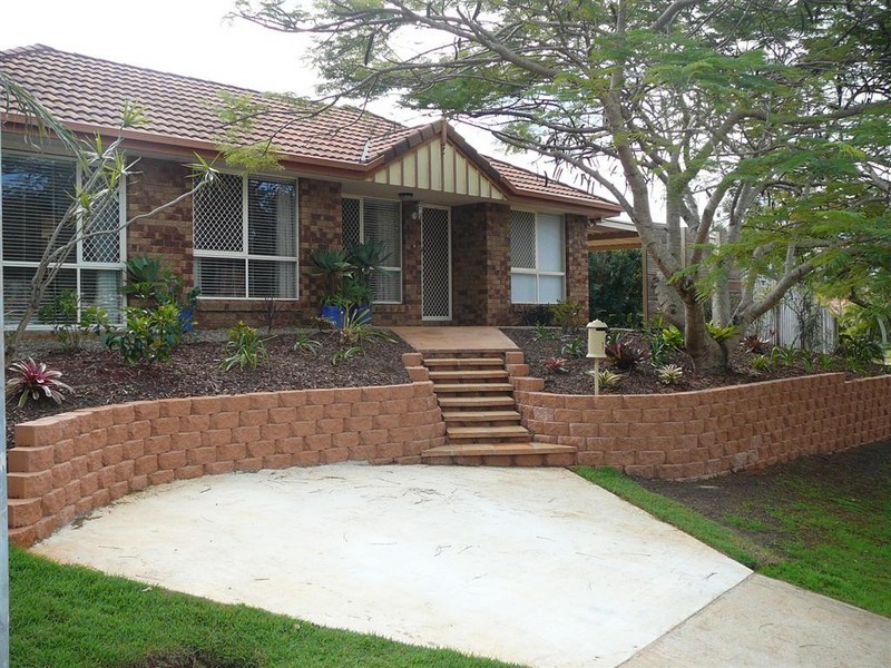 1 Gleneagles Crt, Redland Bay QLD 4165