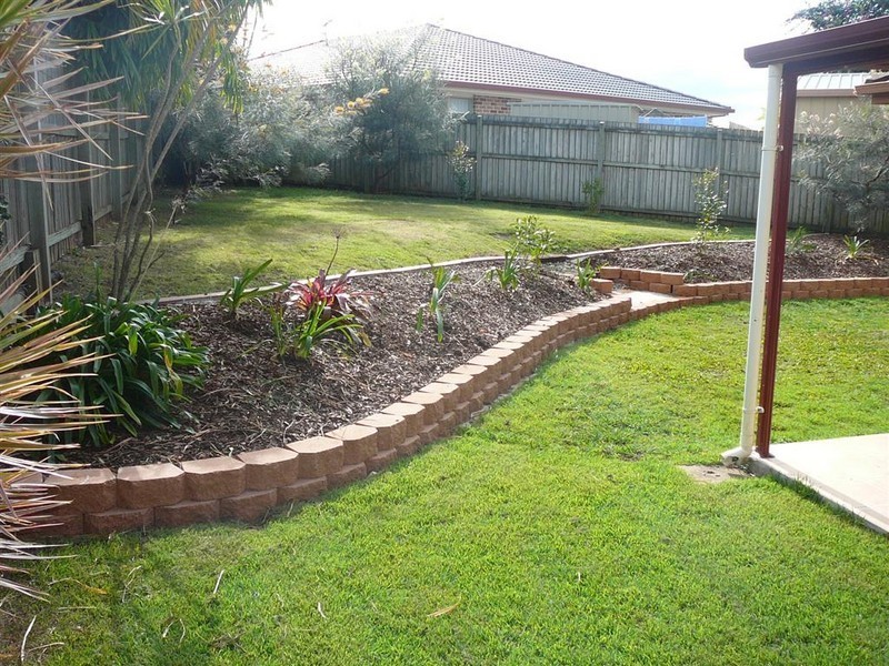 1 Gleneagles Crt, Redland Bay QLD 4165